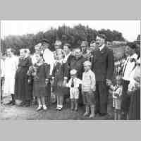 90-90-0028 Auf einer Fahrt durch Ostpreussen besucht der Fuehrer eine Bauernfamilie .jpg